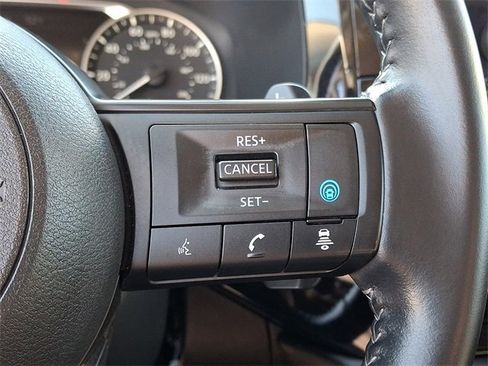 Used 2025 Nissan Pathfinder SV image 17