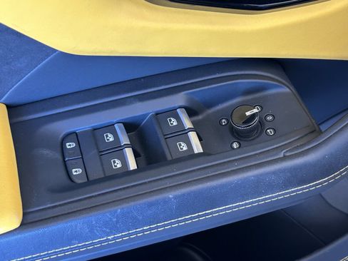 Used 2021 Lamborghini Urus AWD/4WD image 30