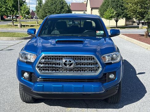 Used 2016 Toyota Tacoma TRD Sport w/ Premium & Technology Package AWD/4WD image 3