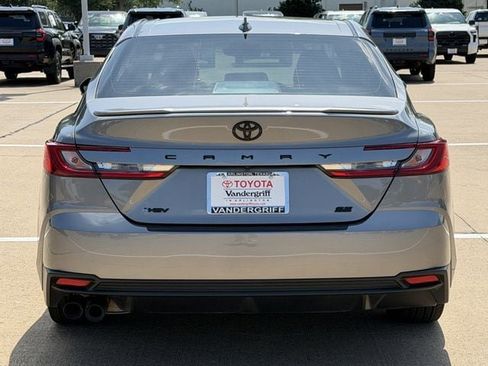 Used 2025 Toyota Camry SE w/ Convenience Package FWD image 5