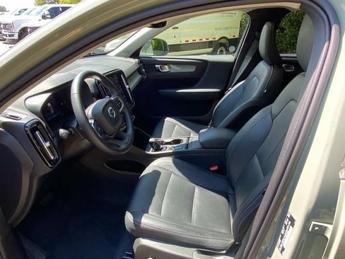 Used 2024 Volvo XC40 B5 Core AWD/4WD image 11