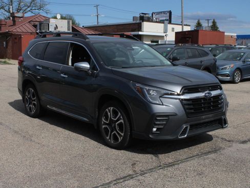 Used 2023 Subaru Ascent Touring AWD/4WD image 3