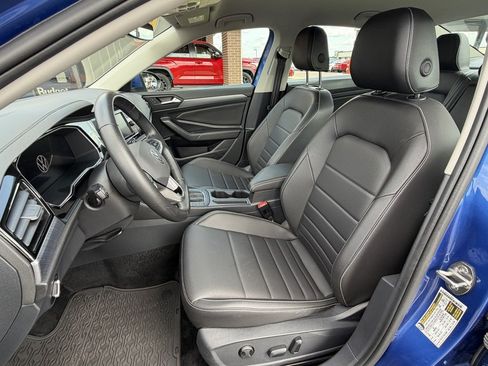 Used 2024 Volkswagen Jetta SE FWD image 9