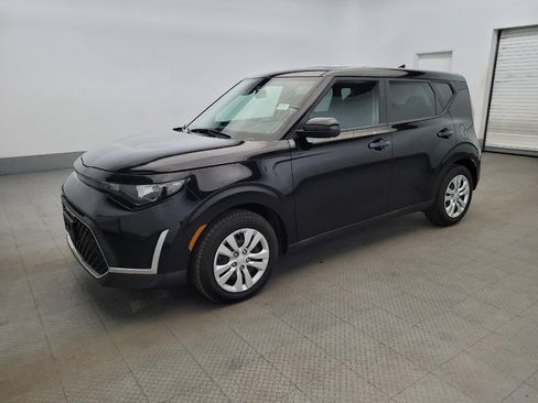 Used 2023 Kia Soul LX FWD image 2