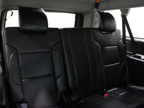 Used 2020 Chevrolet Suburban Premier image 34