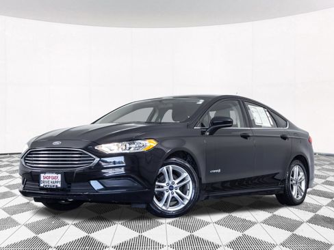 Used 2018 Ford Fusion SE FWD image 2