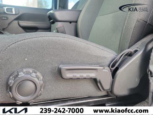 Used 2024 Jeep Gladiator Sport AWD/4WD image 22