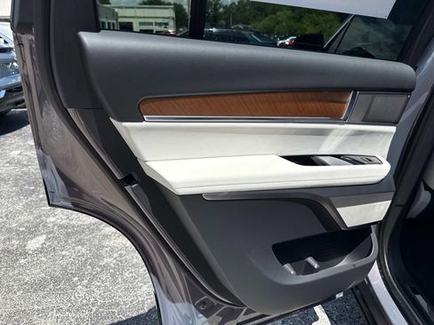 New 2026 Cadillac Vistiq Luxury image 11