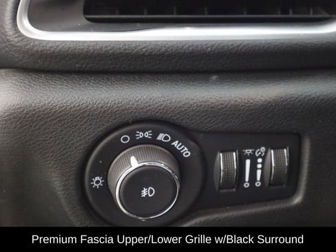 Used 2022 Chrysler Pacifica Limited w/ Uconnect Theater Family Group FWD image 16