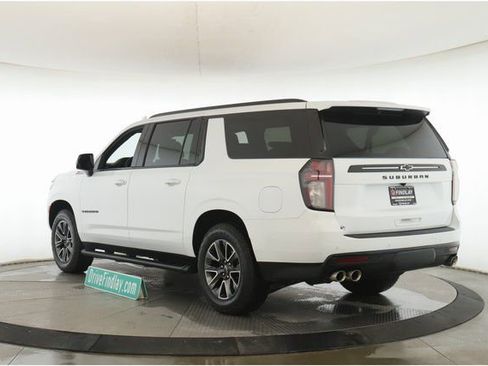 Used 2023 Chevrolet Suburban Z71 image 8
