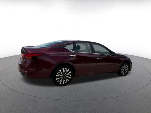 Used 2025 Nissan Altima 2.5 SV FWD image 15