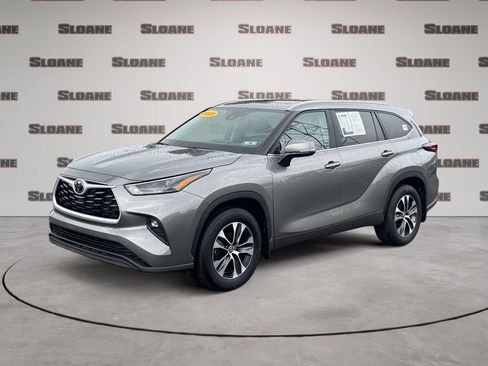 Used 2025 Toyota Highlander XLE AWD/4WD image 1