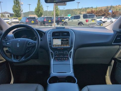 Used 2018 Lincoln MKX Select w/ Select Plus Package AWD/4WD image 12