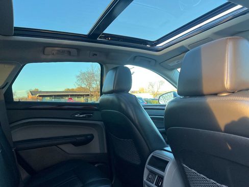 Used 2011 Cadillac SRX Luxury image 27