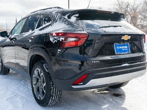 Used 2024 Chevrolet Trax LT w/ Driver Confidence Package image 8