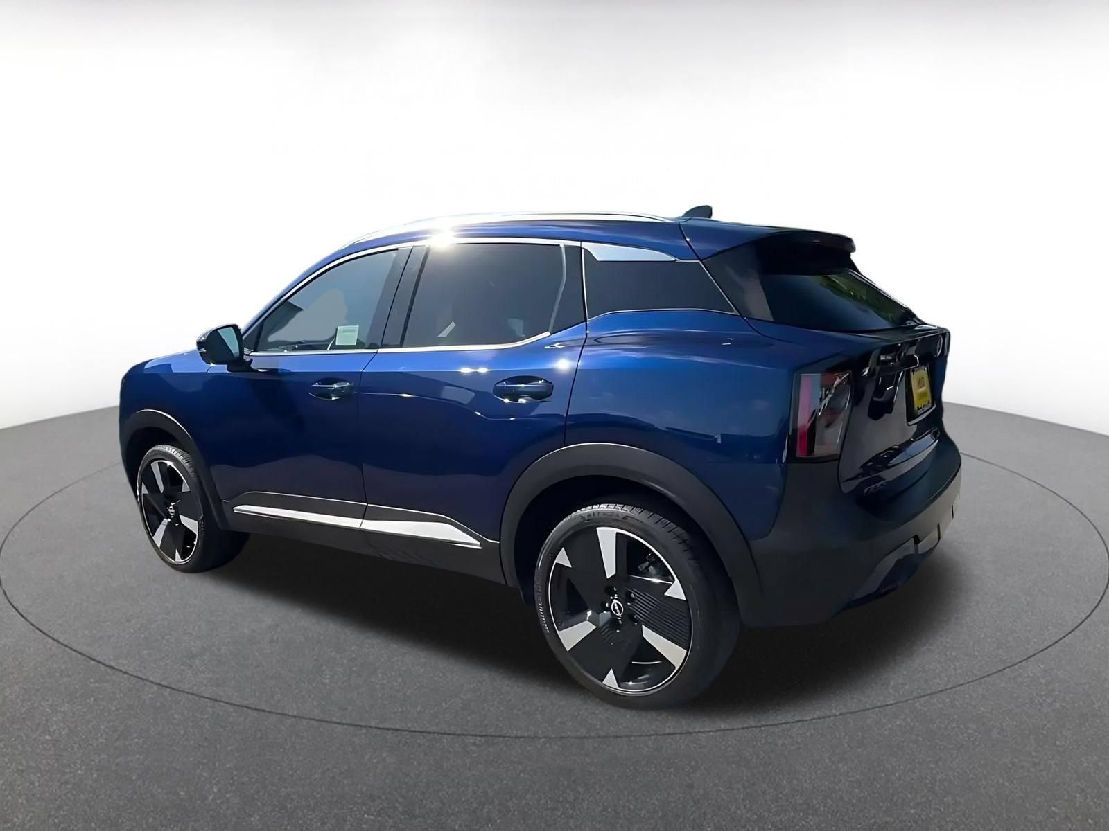 Used 2026 Nissan Kicks SR FWD image 9