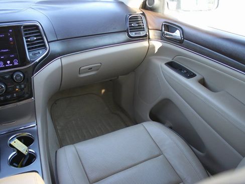 Used 2019 Jeep Grand Cherokee Overland image 7