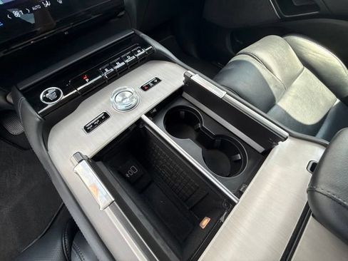 Certified 2025 Lincoln Navigator Reserve AWD/4WD image 21