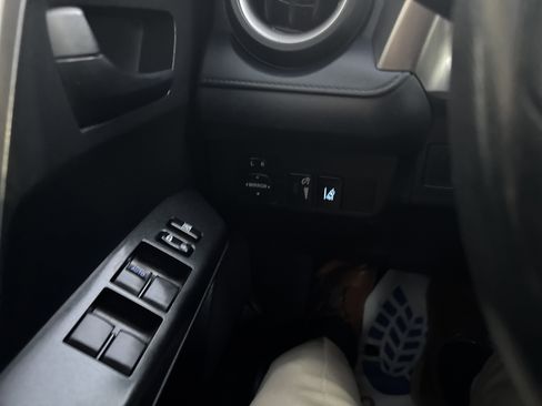 Used 2017 Toyota RAV4 LE image 36