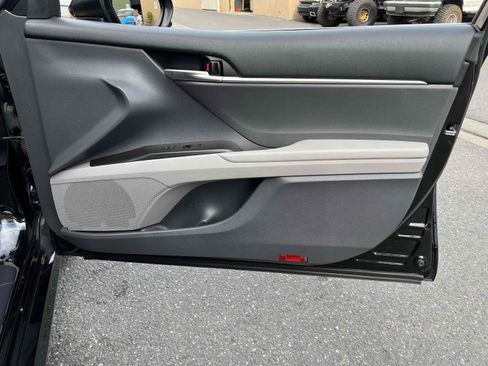 Used 2021 Toyota Camry LE image 68