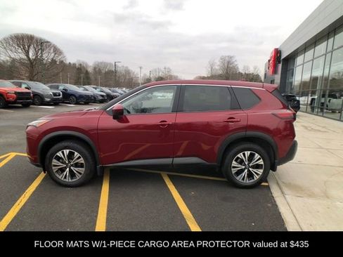 Used 2023 Nissan Rogue SV image 3