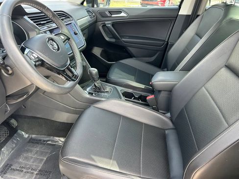 Used 2021 Volkswagen Tiguan SE R-Line FWD image 11