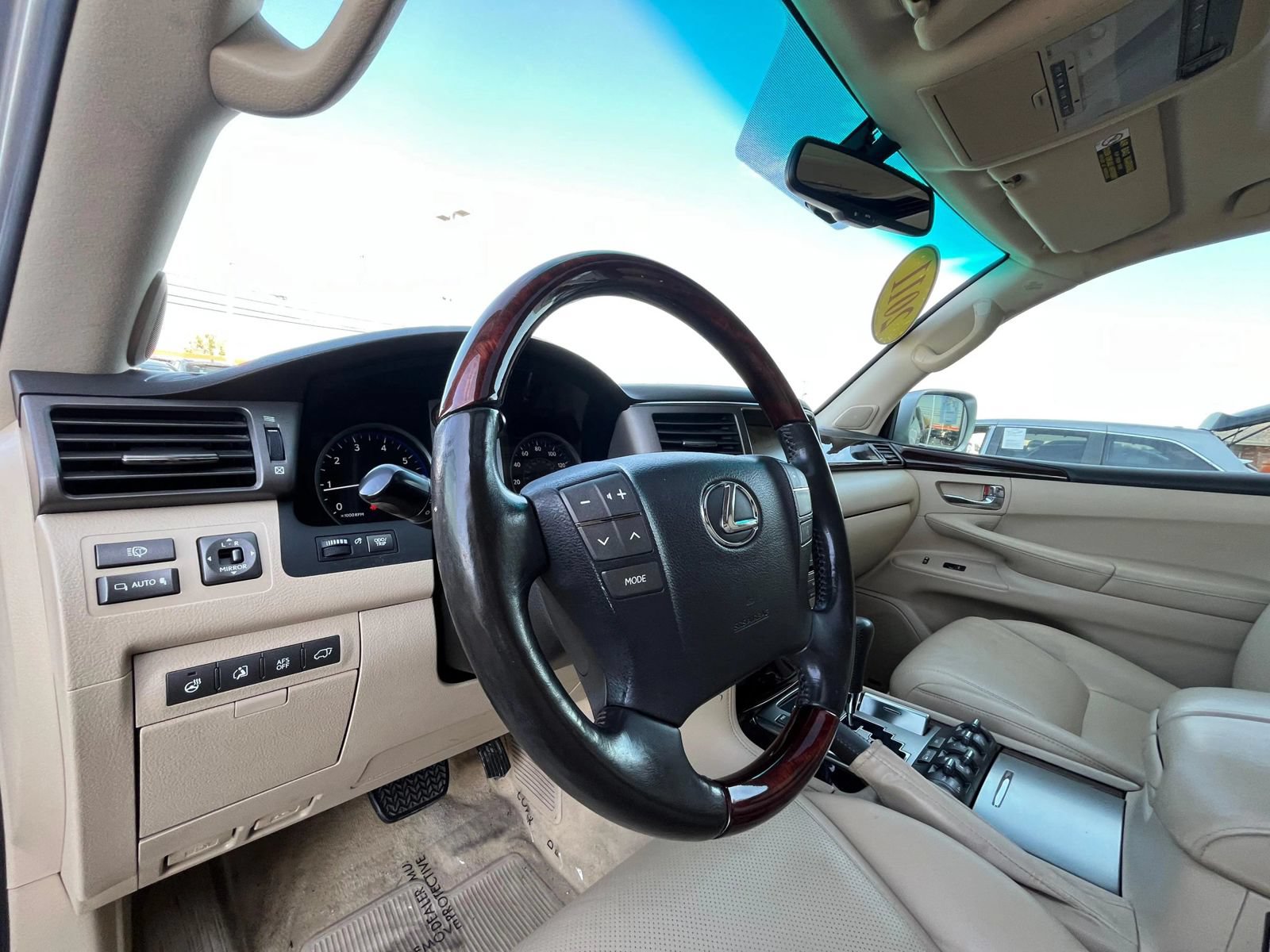 Used 2011 Lexus LX 570 4WD w/ Luxury Pkg image 26