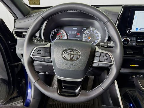 Used 2023 Toyota Highlander XSE AWD/4WD image 13