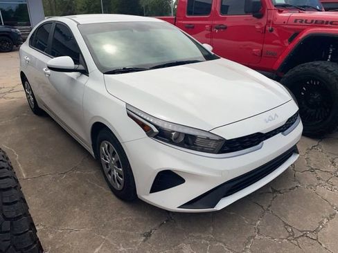 Used 2023 Kia Forte LX FWD image 2