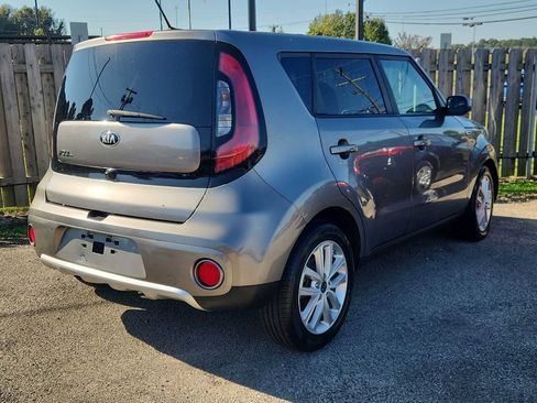 Used 2018 Kia Soul + FWD image 3