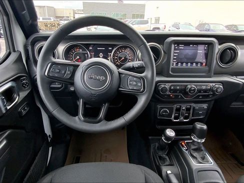Used 2023 Jeep Gladiator Sport AWD/4WD image 6