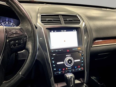 Used 2019 Ford Explorer Platinum AWD/4WD image 9