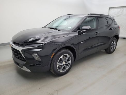Used 2024 Chevrolet Blazer LT w/ Convenience Package FWD image 2