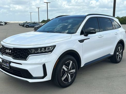Used 2022 Kia Sorento S w/ Panoramic Sunroof Package FWD image 9