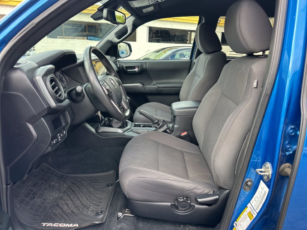 Used 2018 Toyota Tacoma TRD Off-Road AWD/4WD image 12