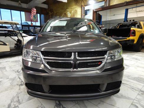 Used 2018 Dodge Journey SE image 2