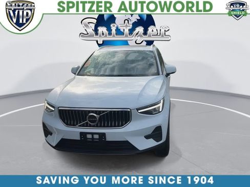 Used 2024 Volvo XC40 B5 Core AWD/4WD image 3