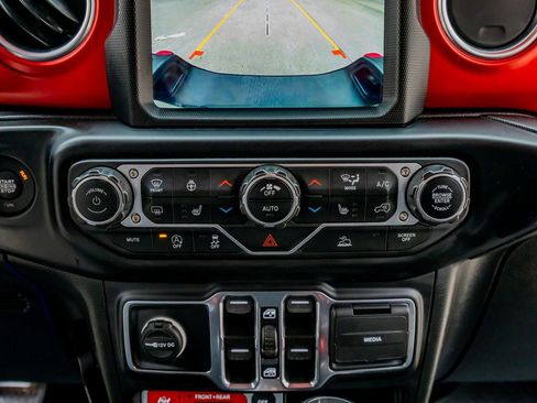 Used 2022 Jeep Gladiator Rubicon w/ LED Lighting Group AWD/4WD image 25