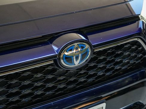 Used 2023 Toyota RAV4 SE w/ Weather & Moonroof Package AWD/4WD image 9