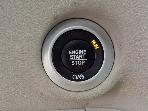 Used 2018 Chrysler Pacifica Limited image 24