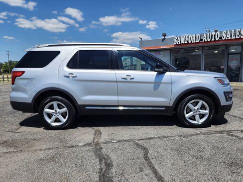 Used 2016 Ford Explorer XLT w/ Equipment Group 202A AWD/4WD image 4