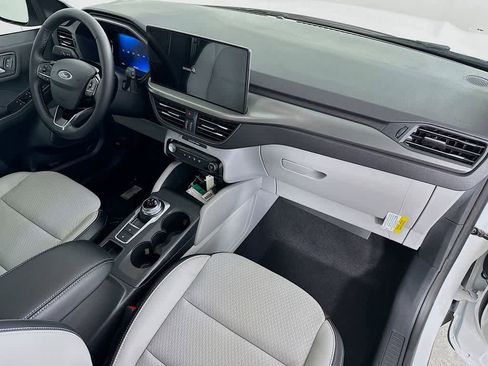 New 2025 Ford Escape SE image 31