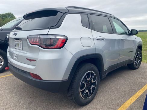 Used 2025 Jeep Compass Trailhawk AWD/4WD image 10