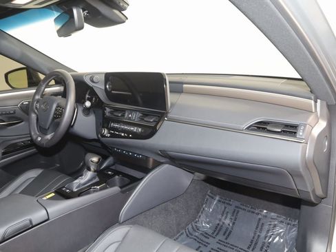 Used 2024 Lexus ES 300h F Sport image 46