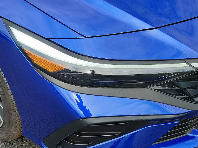 Used 2025 Hyundai Elantra Sport w/ Cargo Package FWD image 9