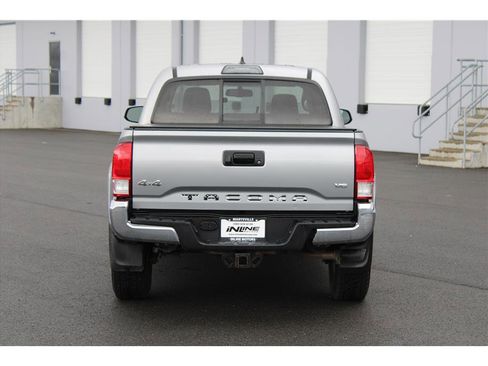 Used 2017 Toyota Tacoma SR5 w/ Tow Package image 3