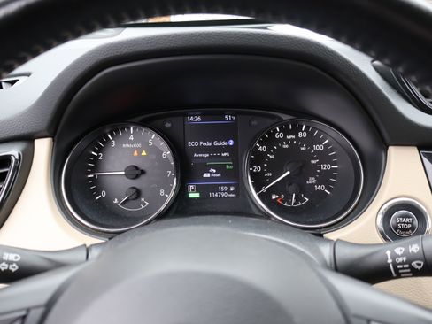 Used 2020 Nissan Rogue SV image 35