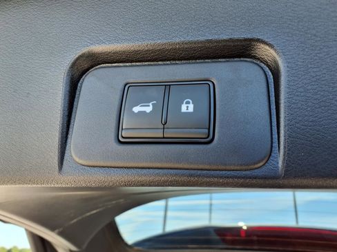 Used 2024 Nissan Rogue SV image 28