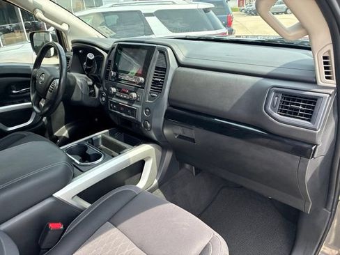 Used 2024 Nissan Titan SV w/ SV Convenience Package RWD image 12