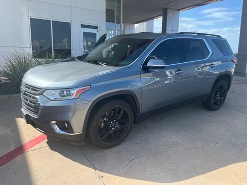 Used 2019 Chevrolet Traverse LT FWD image 1